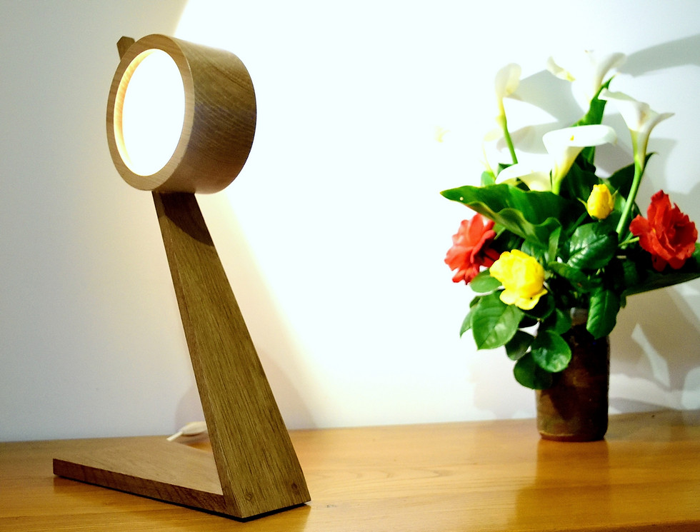 Terino: lampe de table en bois massif