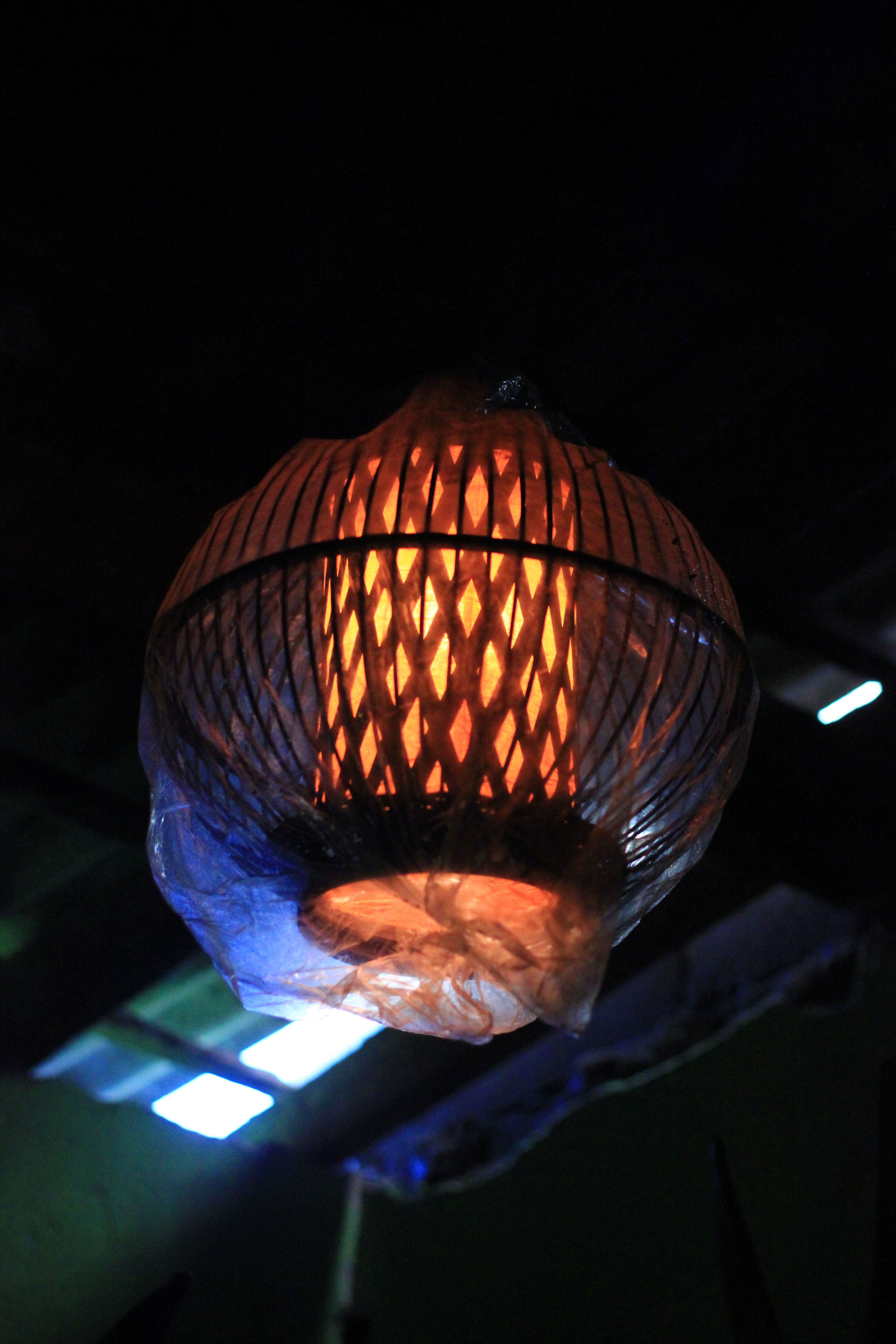 🌙💡 Lampu Gantung Bambu & Kain Khas Lombok – Nuansa Hangat & Artistik