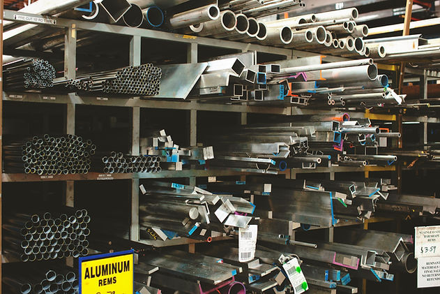 Tubes en aluminium empilés