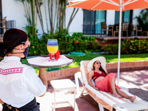 Empleados hoteleros ponen el extra ante la gran demanda que tiene Puerto Vallarta