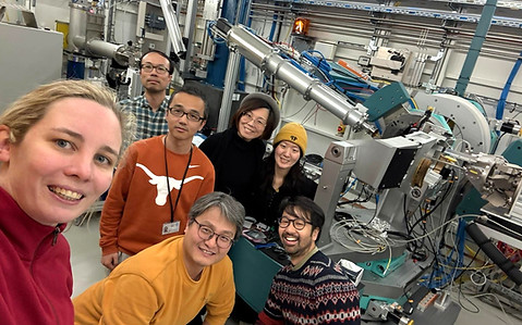 20251125_PETRA III beamtime_edited.jpg