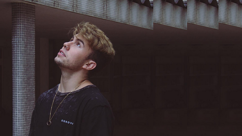 Tudo sobre Carlos Santana, ex-colírio da Capricho e youtuber