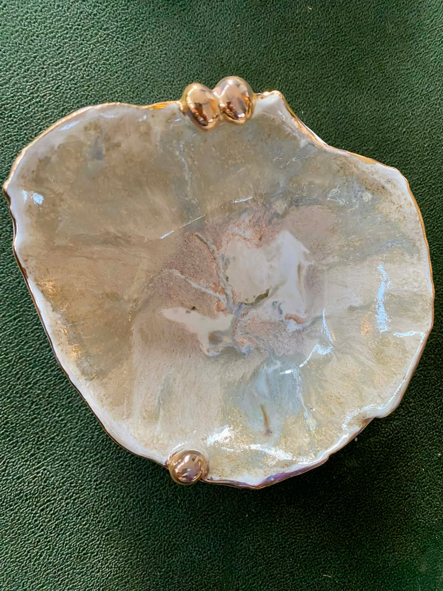 Sandfarvet smykkeskål - rund