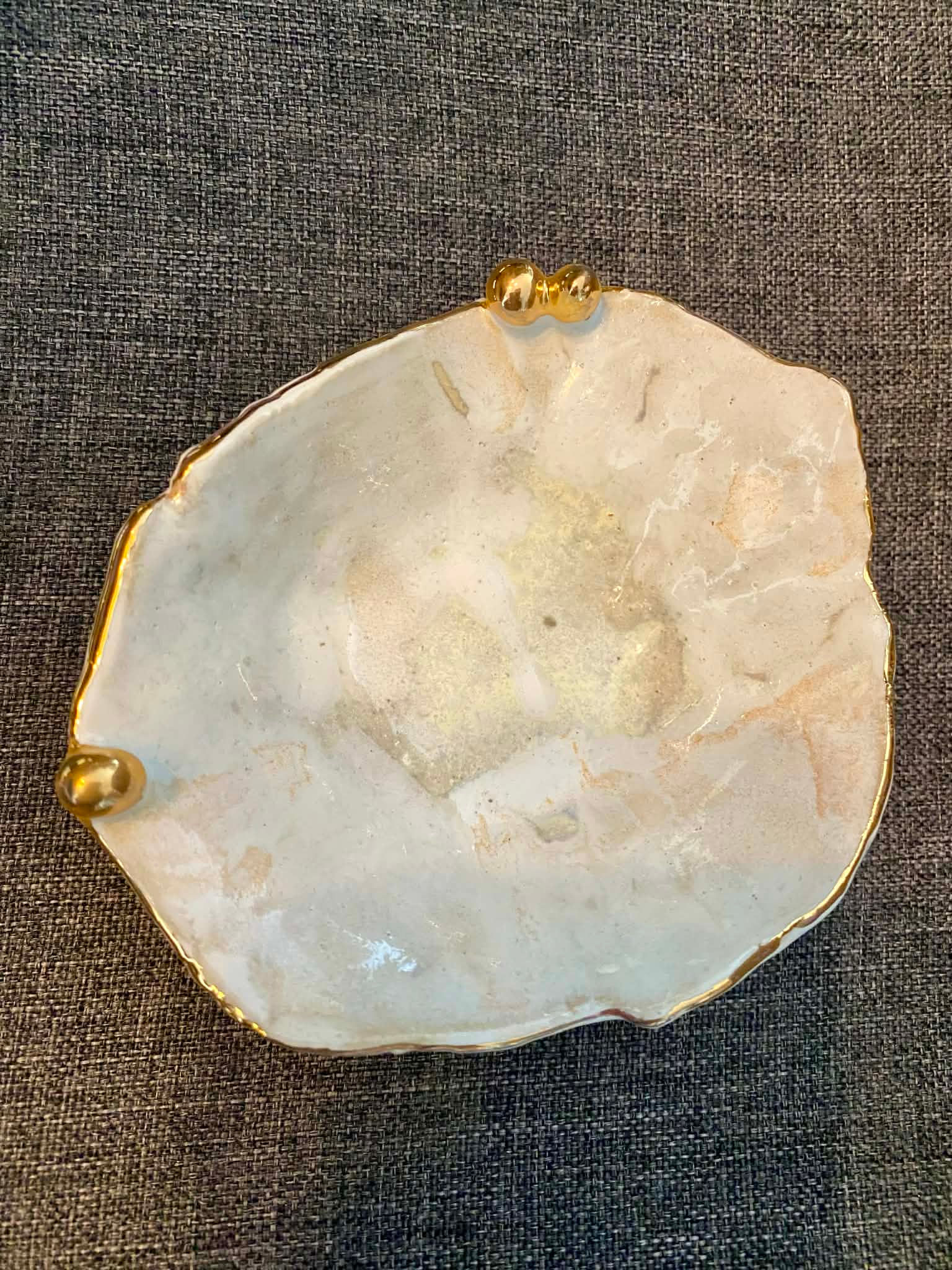 Hvid med rosa smykkeskål - rund