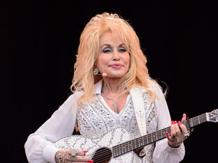 Dolly Parton halála: a country legenda, aki évtizedeken át állt ki a queer közösségért