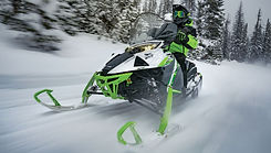 Best-Snowmobile-Oil-1000x569.jpeg