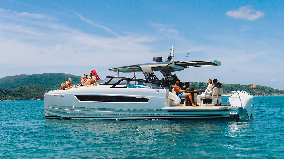 Brume Blanche luxury catamaran for private yacht experiences in Arrábida Natural Park near Tróia, Portugal.