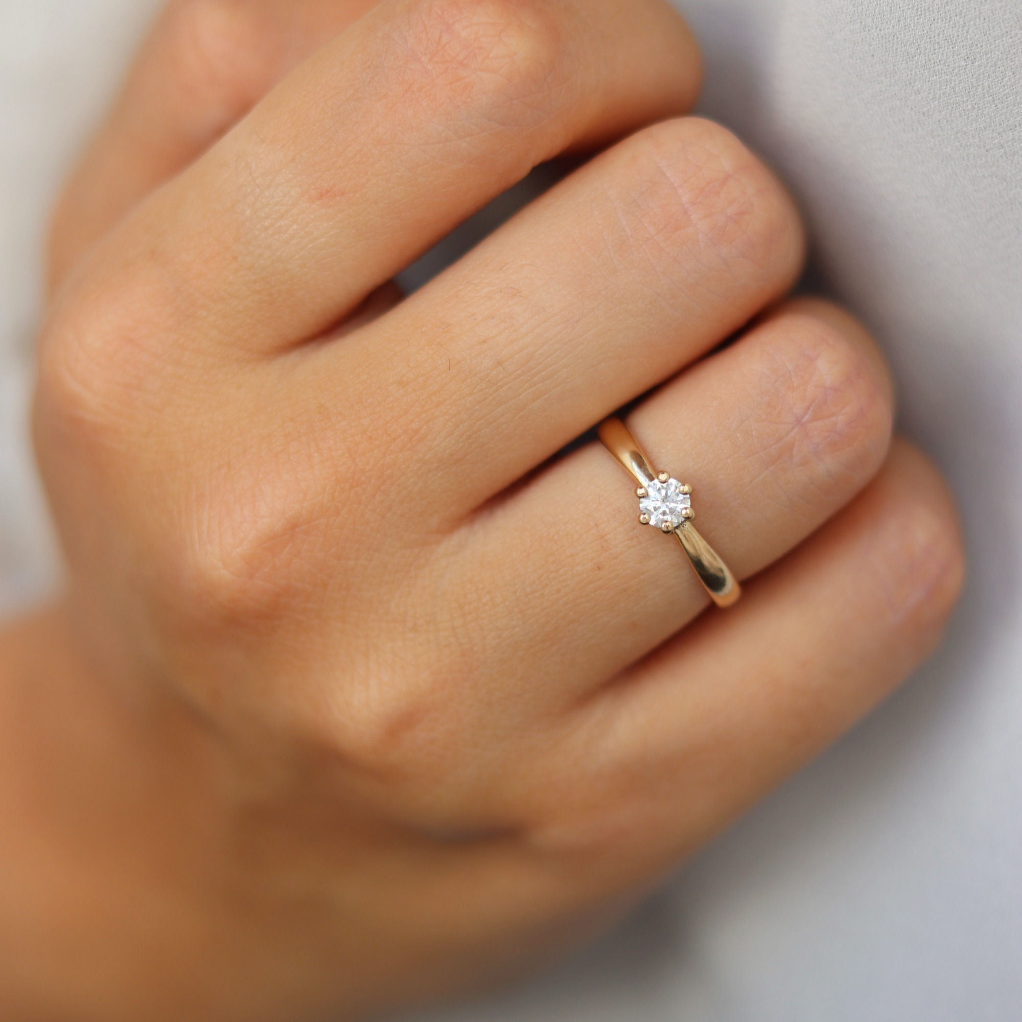 Delilah - Dainty Diamond Ring