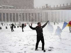 La Roma ca in Romănia,zăpadă și se cănta imnul romaniei!