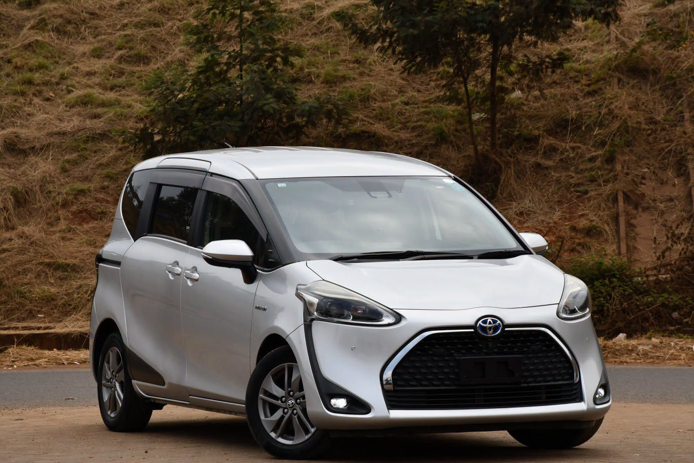 2019 TOYOTA SIENTA HYBRID