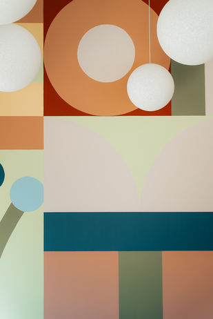 Détail de la fresque artistique Studio À l'Oeuvre réalisée par Marie Pressmar pour le Groupe Aventim. Projet artistique réalisé en Gironde (33) Nouvelle Aquitaine - fresque colorée et abstraite pour le hall d'un bâtiment tertiaire. Direction artistique, curation, gestion de chantier artistique en Nouvelle Aquitaine espace tertiaire, bâtiment neuf, programme neuf bream good Studio A l'Oeuvre - Olivia Fourcassier