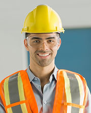 Trabajador con los anteojos