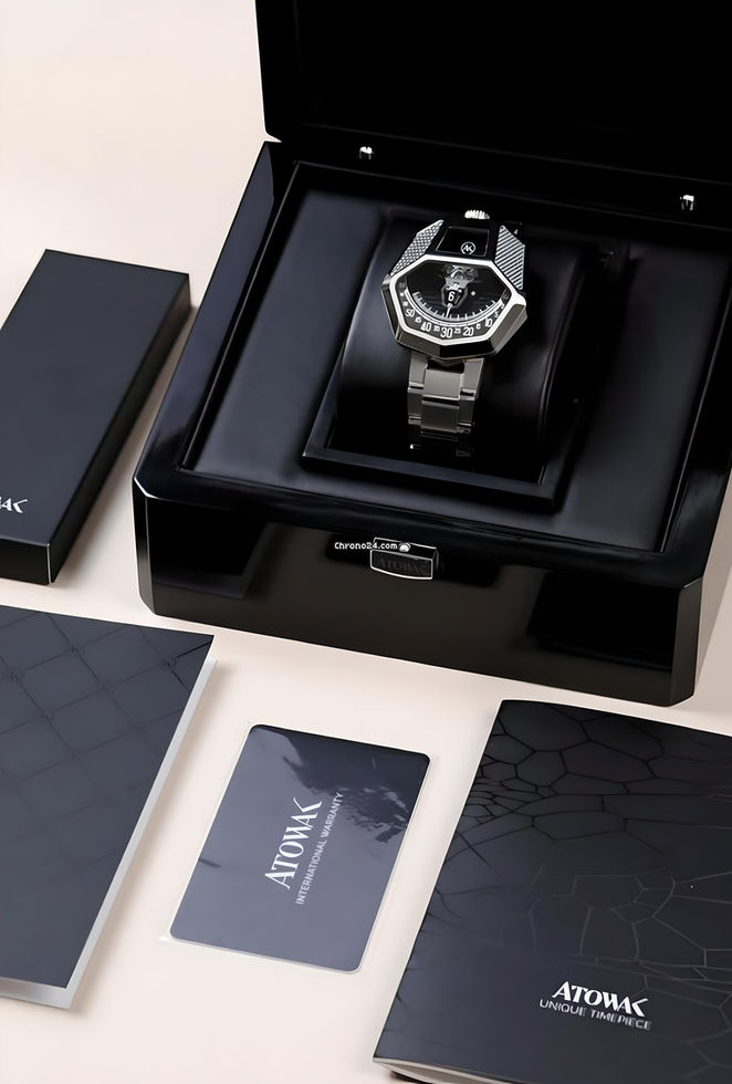 Montre qui incarne l’alliance entre design angulaire et innovation, boitier inspiré de la tete d'un cobra