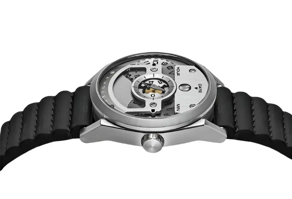 Montre Angles Disc One Design audacieux, lecture intuitive, complications rares : elle incarne l’innovation à prix maîtrisé.