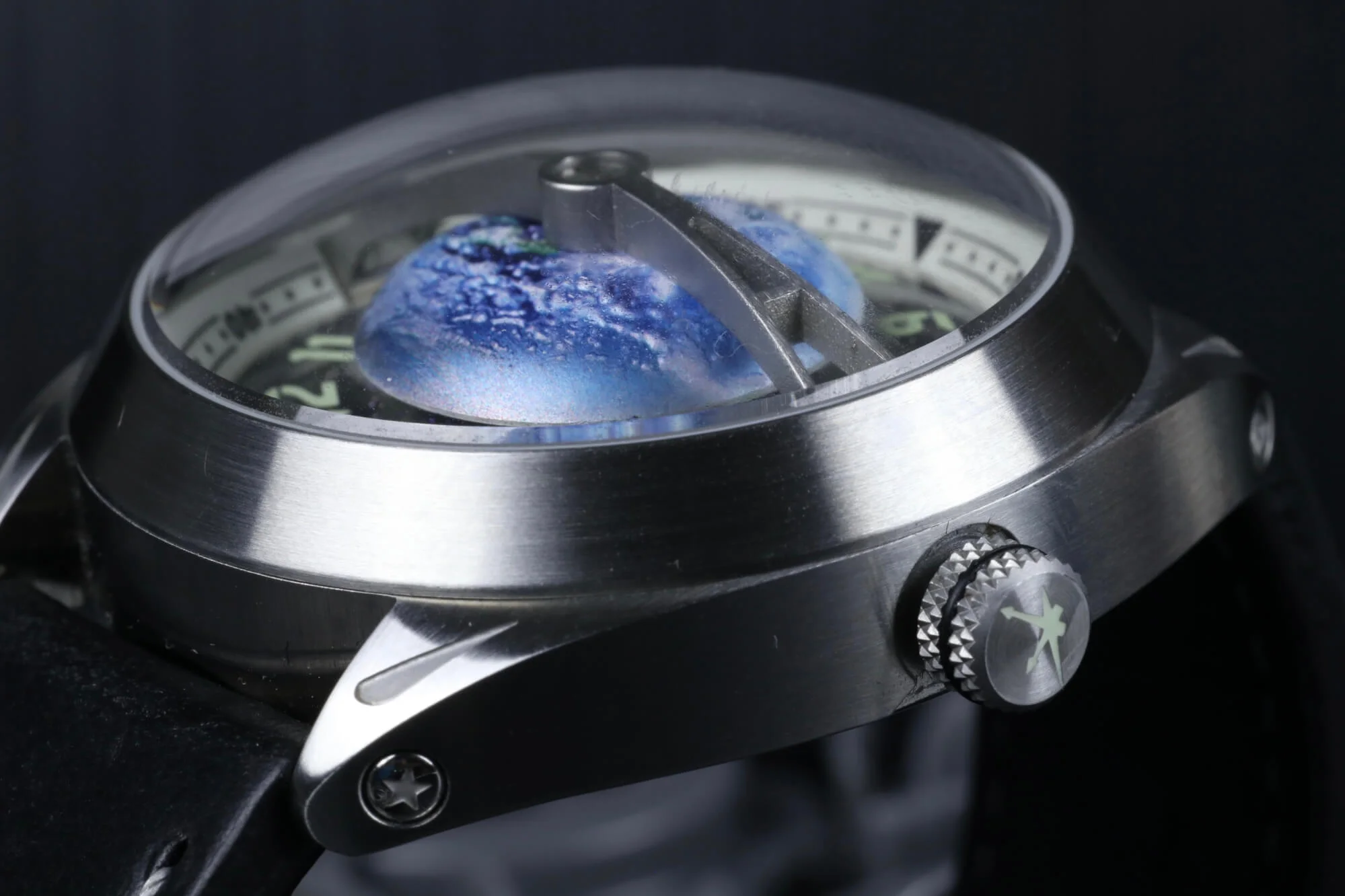 cadran aventurine kaal multiverse avec un astre en son centre 