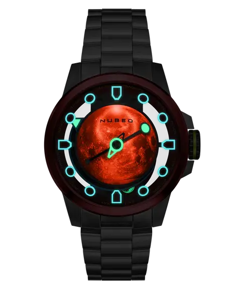 NUBEO Tranquility montre automatique avec une lune très lumineuse au centre et qui rend hommage a l'exploration spatiale