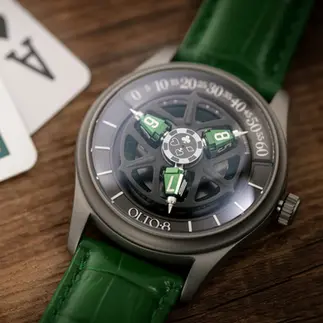 Olto-8 King wandering hour watch, titanium case, green satellites