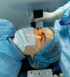 img-best-cataract-surgeon (2).jpg