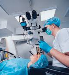 img-best-icl-surgery-doctor.jpg