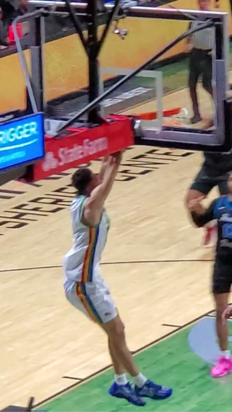 UH's Yacine Toumi #10 pulls off a slam dunk against HPU!