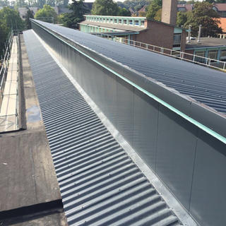 Asbest verwijderen, sandwichpanelen - school Neeroeteren