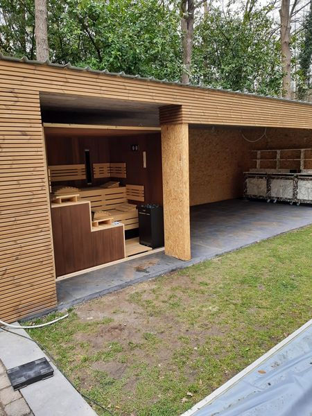 buitensauna in Thermo Ayous in Poolhouse in samenwerking met Wellness Ideal Pool uit Sint-Niklaas