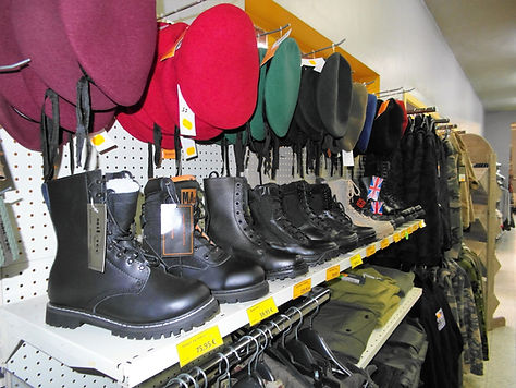 vêtements et équipements militaires