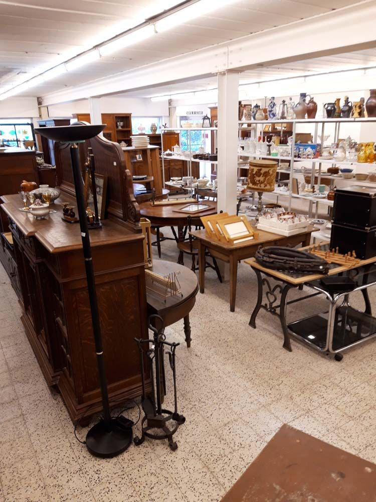 Salle de vente antiquités & meubles anciens Bièvre, Namur