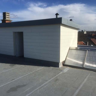 Rhepanol met PIR-isolatie & liftmachinekamers en schouwen bekleed met sidings Eternit & nieuwe lichtstraat in polycarbonaat