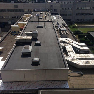 PIR-isolatie en EPDM Resitrix - Behandelingsgebouw & Polikliniek UZB Jette