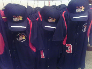 Entrega de Uniforme de Softbol a Los Primos de Henry Centeno