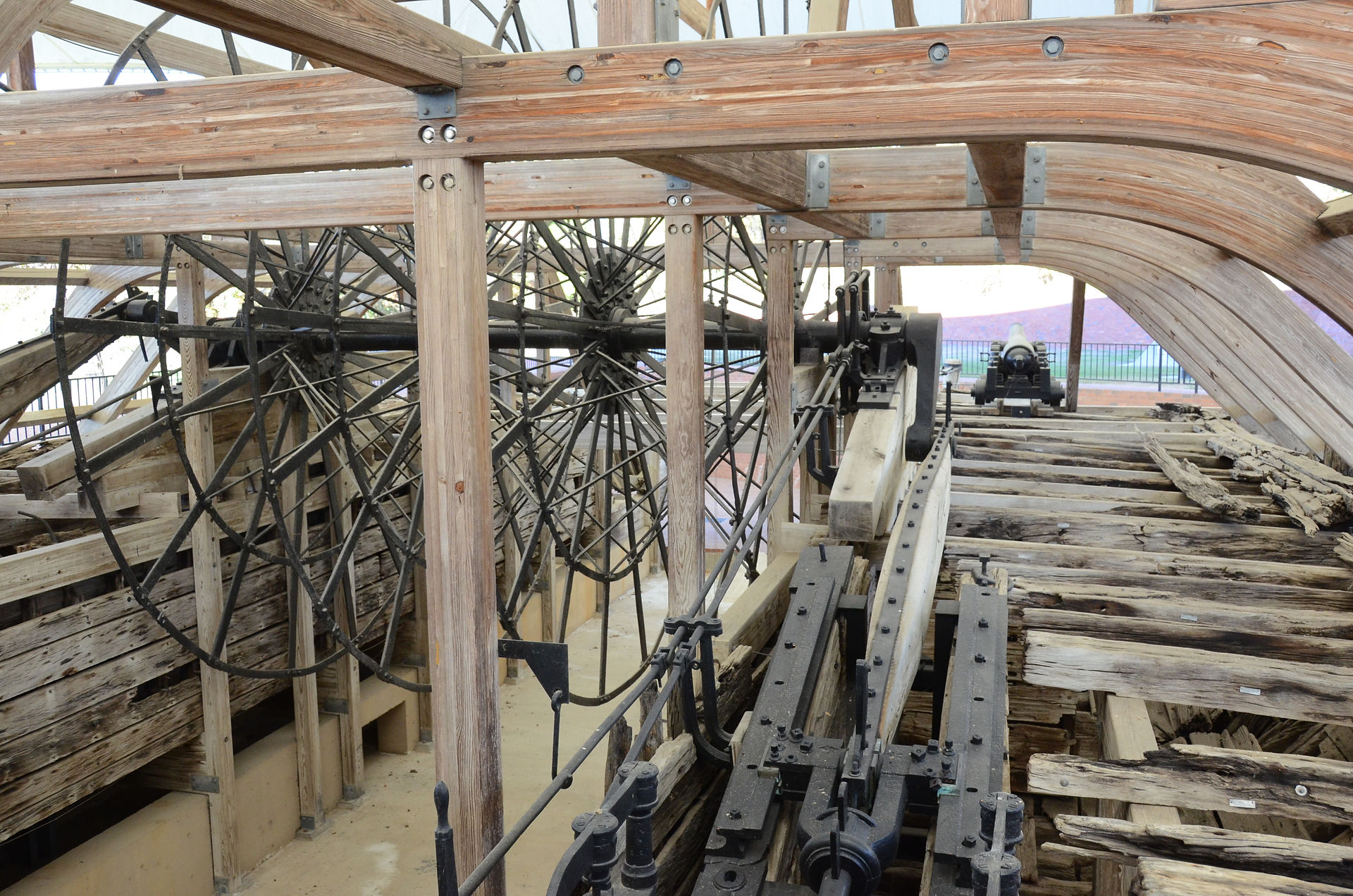 The steam-powered paddle wheel