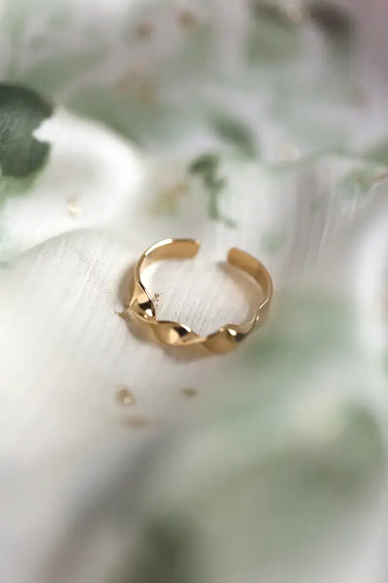 bague ajustable torsadée en acier inoxydable doré