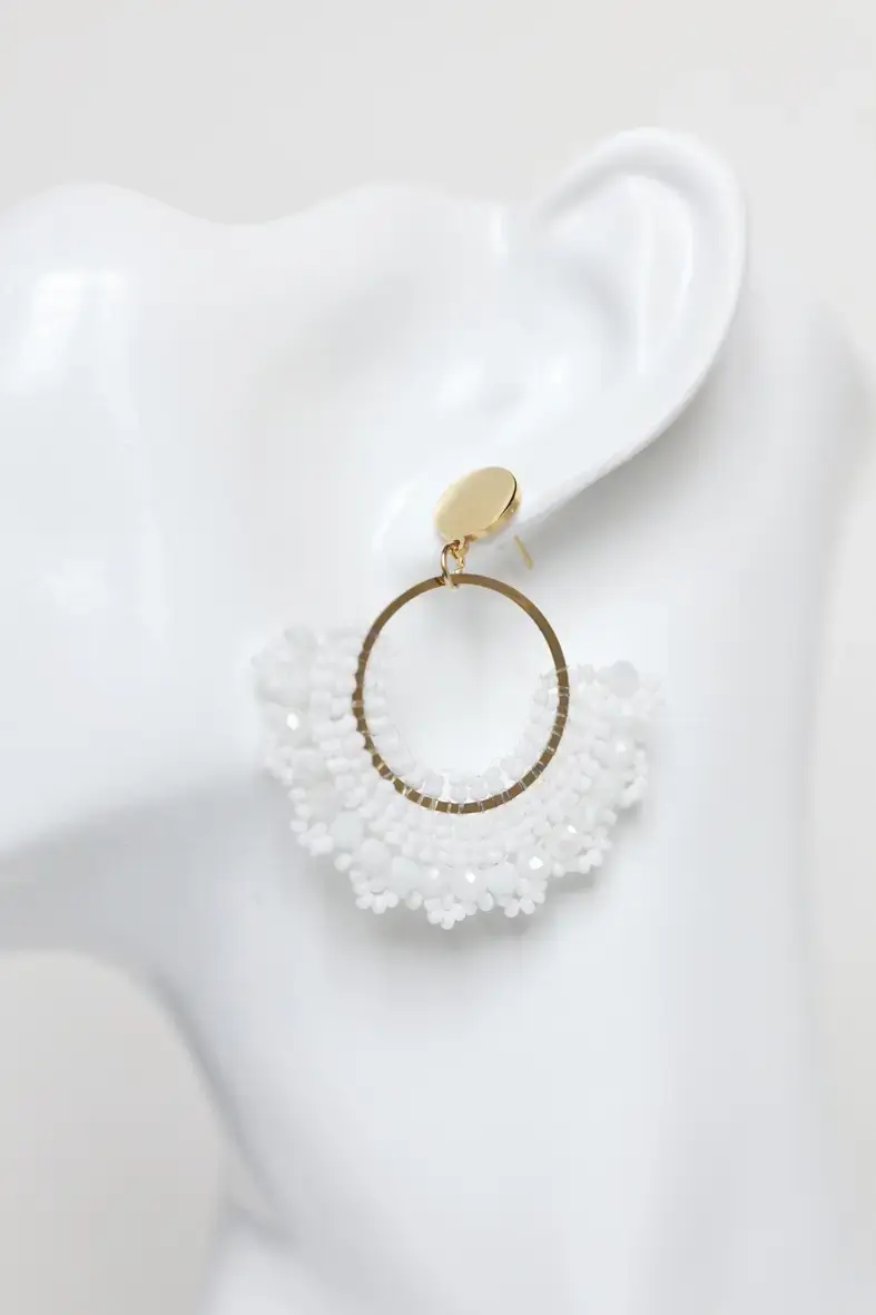 boucles d'oreilles pendantes pour femme en acier inoxydable doré avec pendentif en forme de cercle décoré de perles blanches