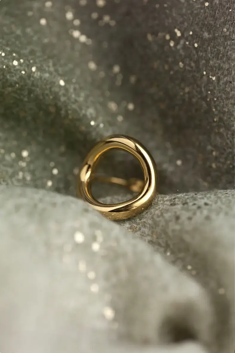 bague ajustable en acier inoxydable doré avec un gros cercle épais ajouré