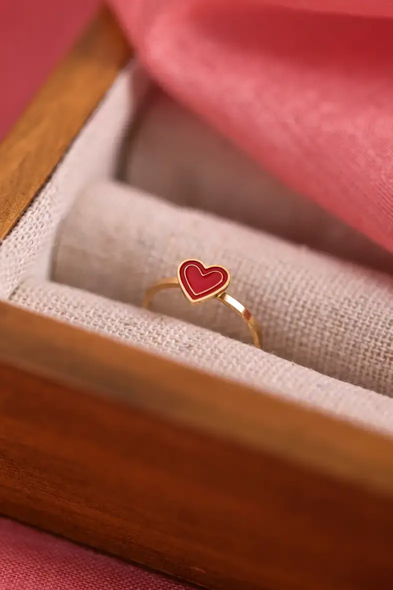 Miniature : bague ajustable pour enfant en acier inoxydable avec un coeur rouge