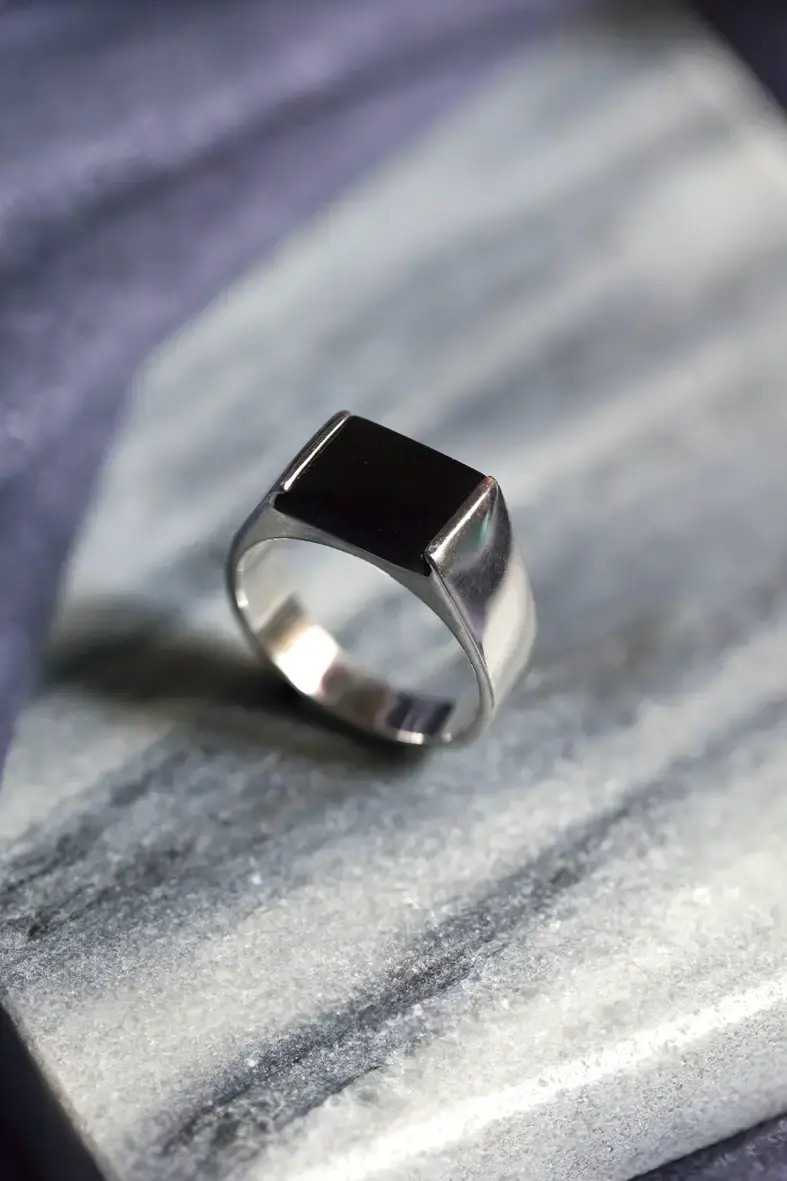 chevalière en argent 925 avec pierre rectangulaire noire imitation onyx