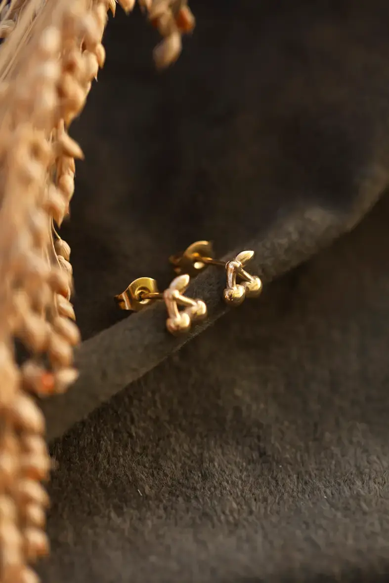 boucles d'oreilles puces en forme de cerises en acier inoxydable doré