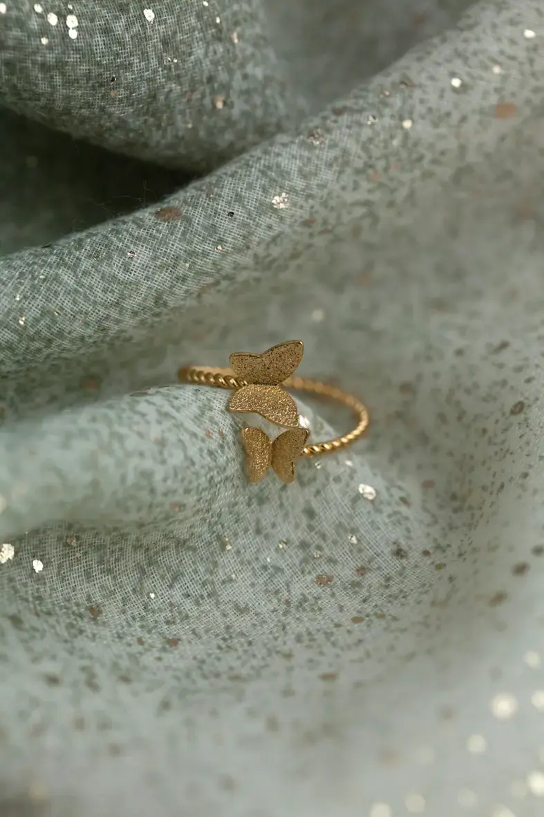 bague ajustable en acier inoxydable doré avec deux papillons