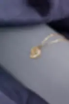 collier pour femme en acier inoxydable doré avec un pendentif en forme de coquillage nacré