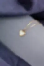 collier pour femme en acier inoxydable doré avec un pendentif en forme de coeur nacré