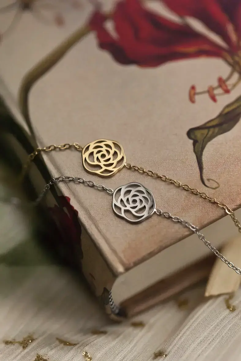 bracelets en acier inoxydable avec une rose ciselé