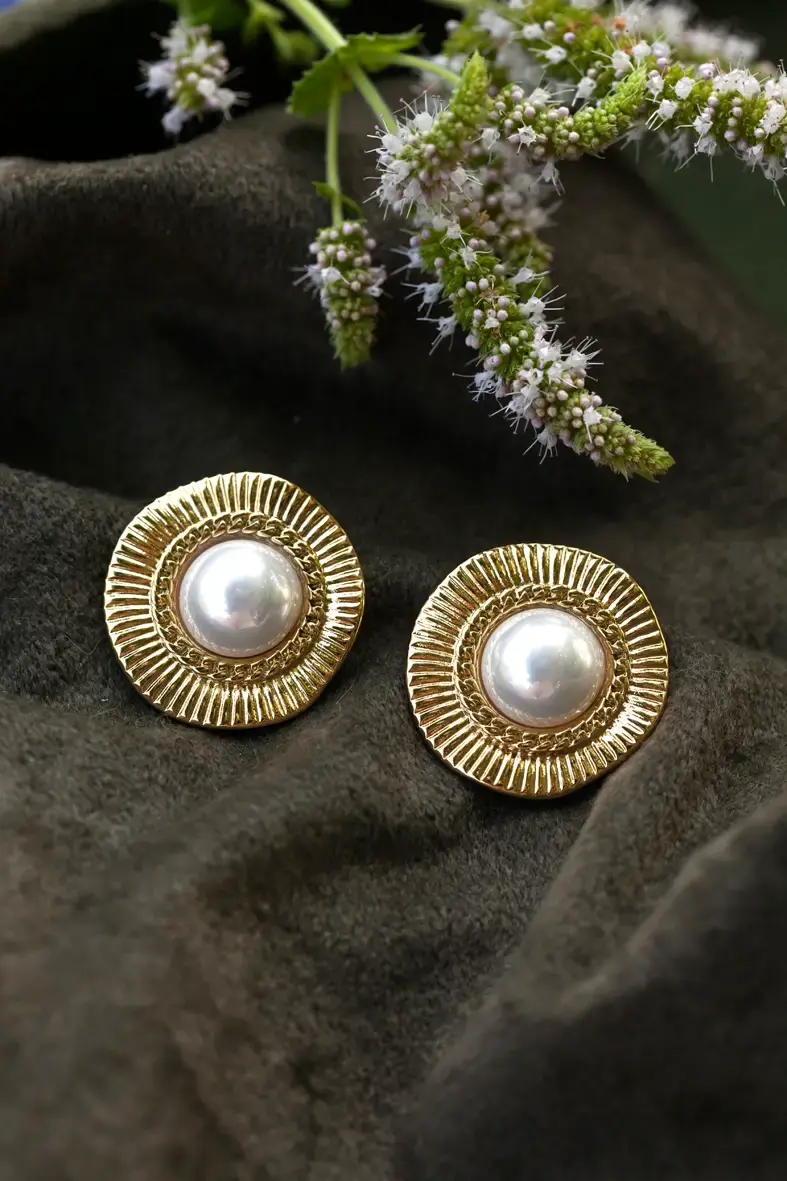boucles d'oreilles puces rondes en acier inoxydable à collerette et perles blanches