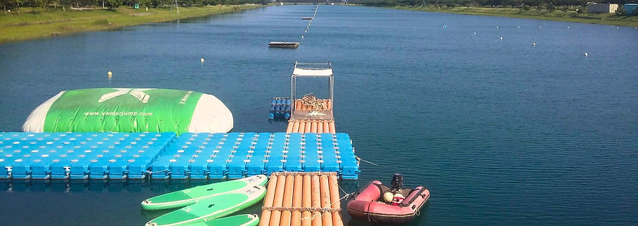 Paddle boards and rafts at Flowing Lake 活水湖, Taitung