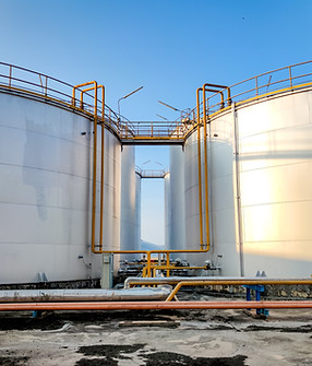 Fuel storage tank oil Large white industrial for tank oil Crude oil export factory industr