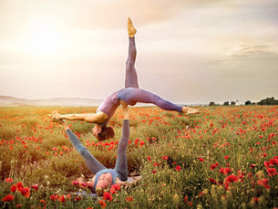Das kleine AcroYoga-Wörterbuch: die wichtigsten Begriffe und Positionen