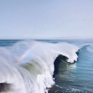Image of a wave