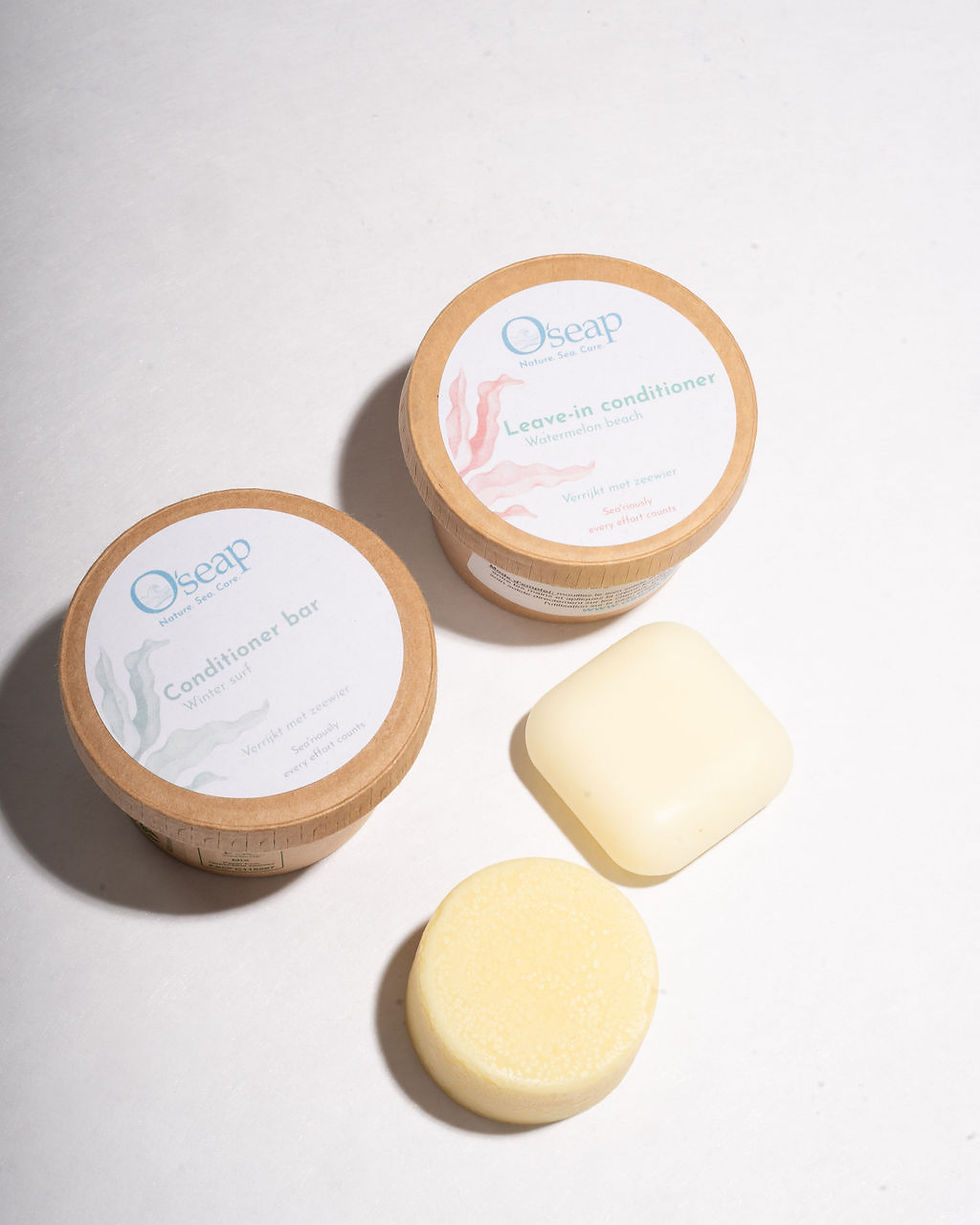 Thumbnail: Conditioner bar en leave-in bar naast elkaar – handgemaakte natuurlijke haarverzorging voor droog en krullend haar