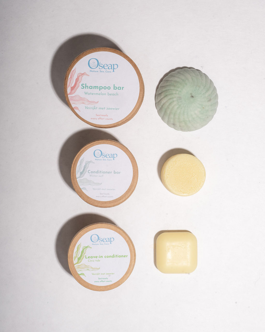 O’seap Curly Wave Set met shampoo bar, conditioner bar en leave-in conditioner – bovenaanzicht op witte achtergrond