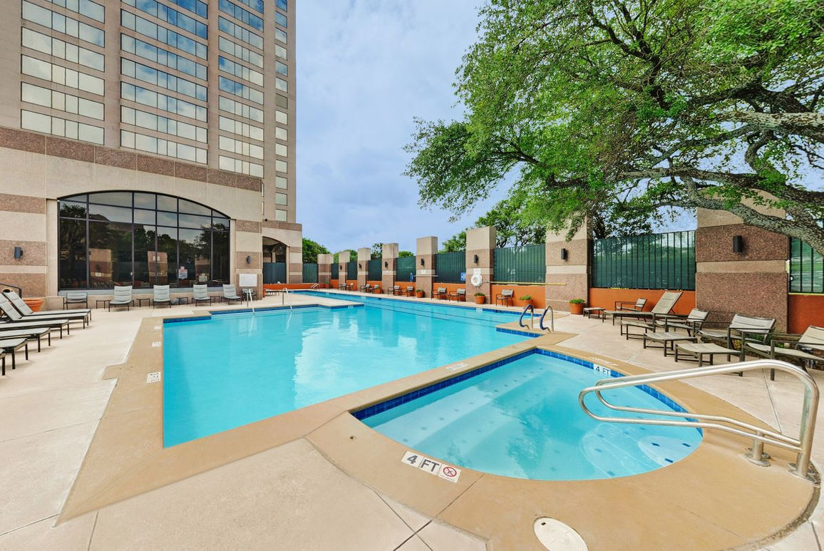 wi-satwn-outdoor-pool-38129_Classic-Hor.jpeg